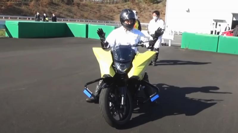 Η μοτοσικλέτα που δεν πέφτει και ως αυτόνομη 2022 Honda