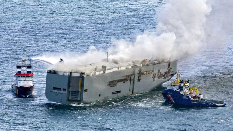 Φωτιά σε πλοίο στη Βόρεια Θάλασσα -Στάχτη χιλιάδες BMW, Mercedes και VW