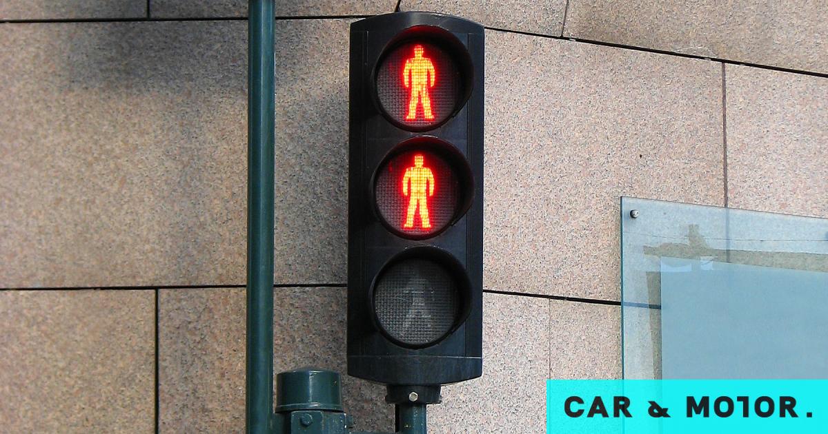 The New Road Mystery: What is a double red light–why it’s there, and what to do when you encounter it