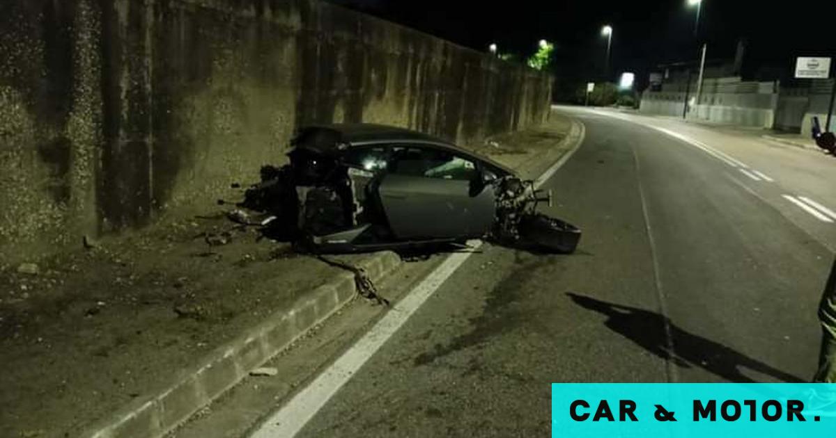 Horrific accident: Lamborghini splits into two parts after a collision (video)