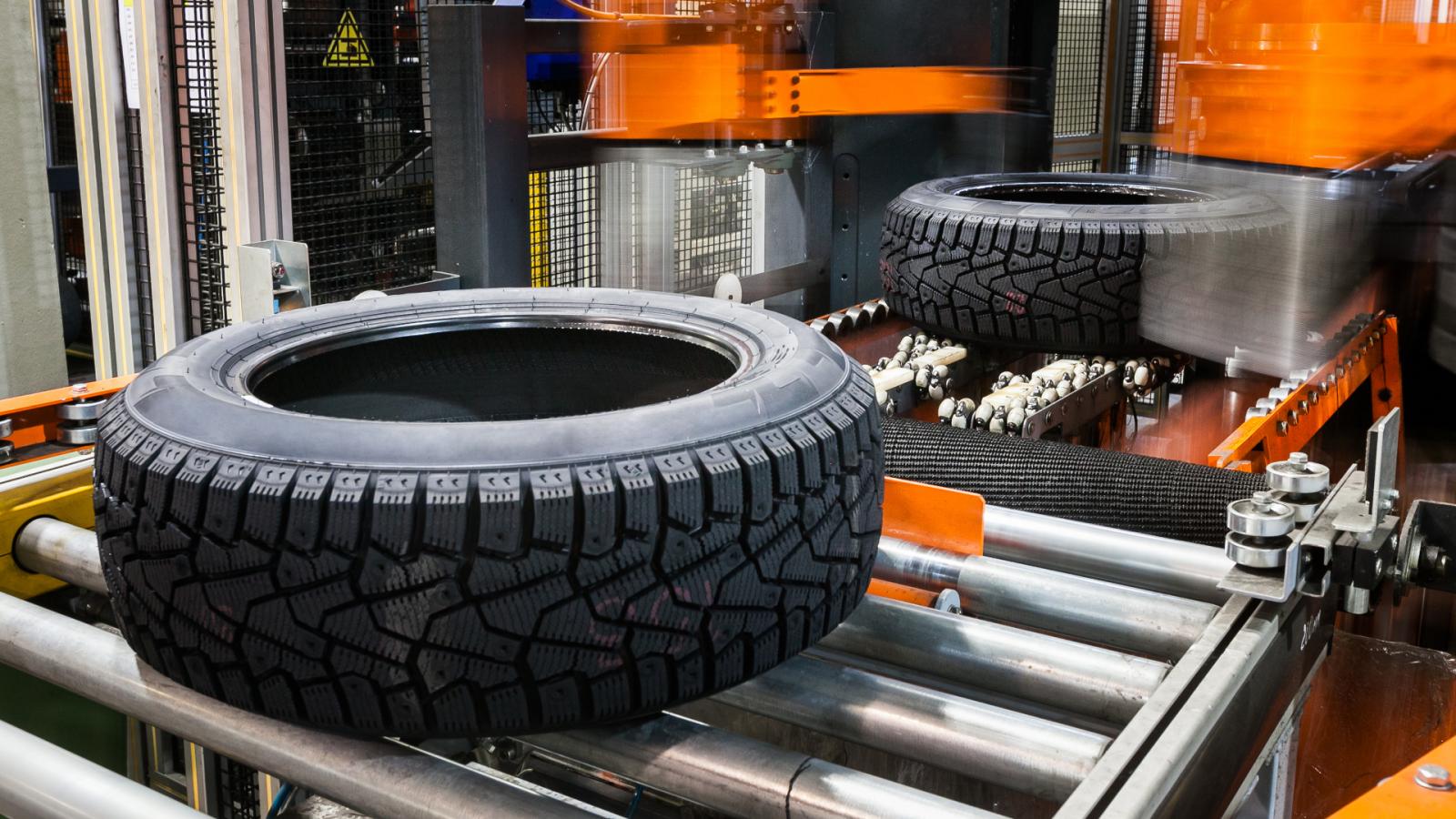 В качестве шины может быть использован. Шина машины. Производство шин. Производство автомобильных покрышек для колес.. Производители резины.