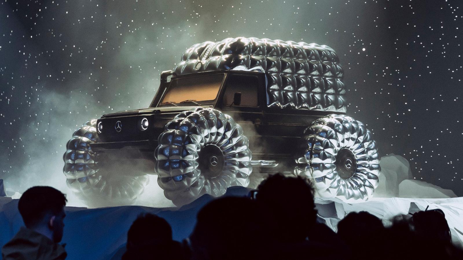 Moncler | CAR & MOTOR