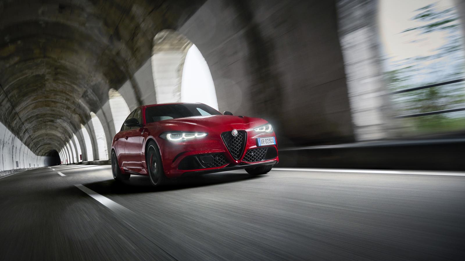Ένας ακόμα θρύλος της Alfa Romeo επιστρέφει -Στα πλάνα των Ιταλών η ...