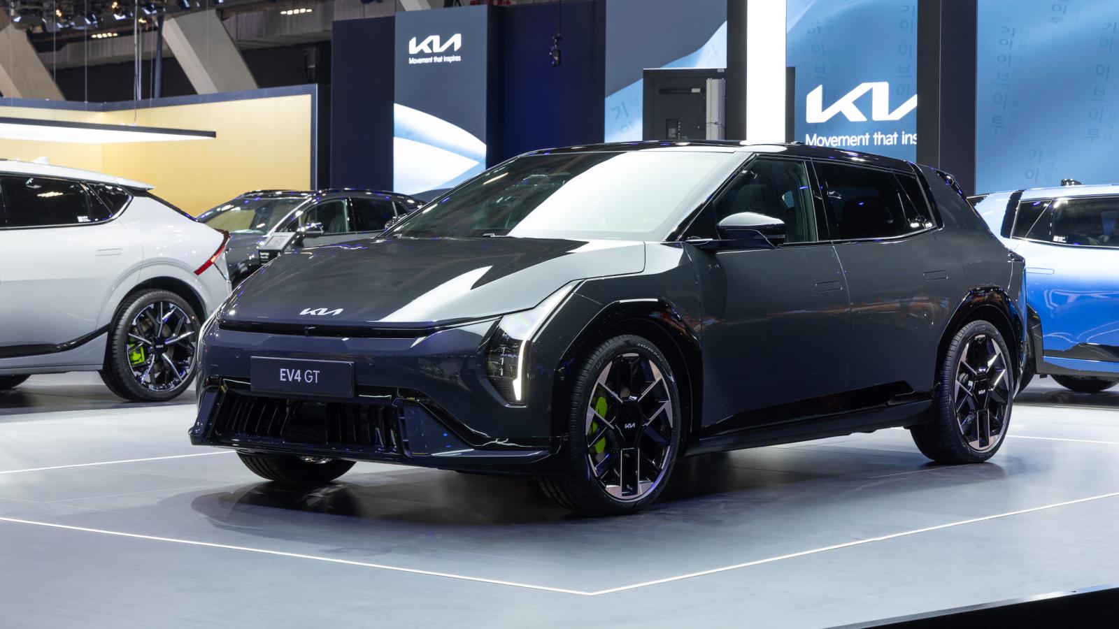 Αυτά είναι τα νέα Kia EV3 GT και EV4 GT | carandmotor.gr