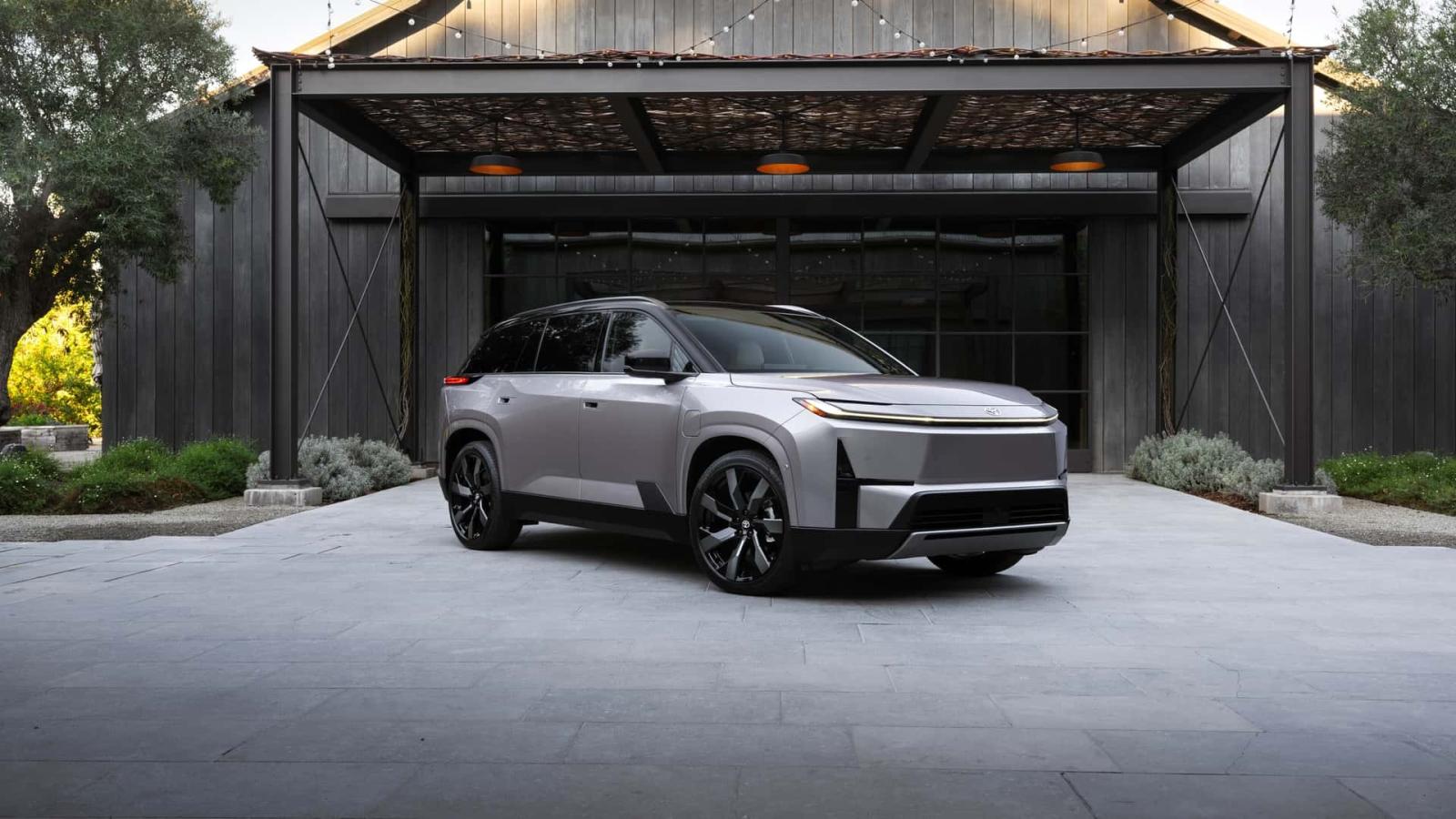 Αποκάλυψη για το επταθέσιο Toyota Highlander EV | carandmotor.gr