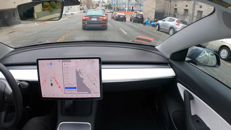 Tesla 613 χιλιόμετρα αυτόνομη οδήγηση