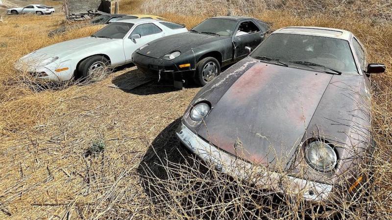 Porsche 928 abandoned