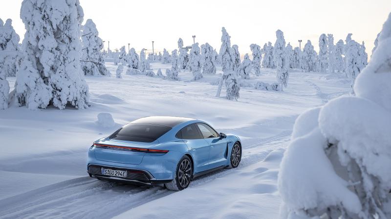 Porsche Taycan Snow
