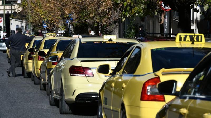 taxi kitrino xroma athina 
