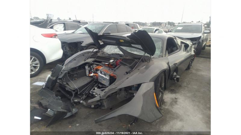 ferrari sf90 stradale crash