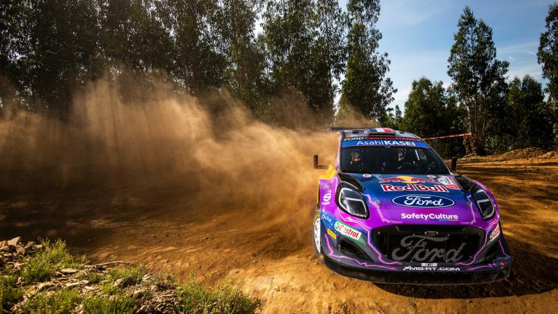 Ο S. Loeb στο Rally Safari με το Ford Puma Hybrid | carandmotor.gr