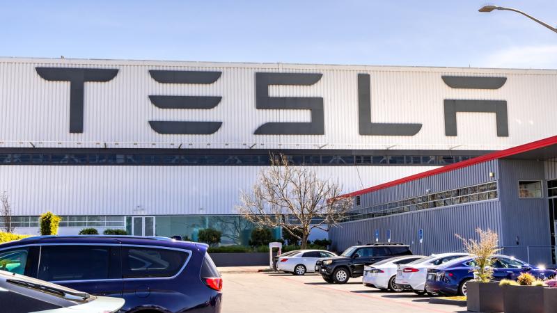 Tesla απολύσεις εργαζόμενων 2022