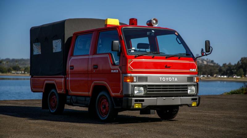 Toyota HiAce Fire Truck 1