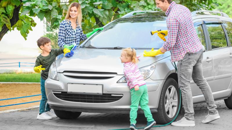 Πώς πλένεις το αυτοκίνητό σου χωρίς να το καταστρέψεις