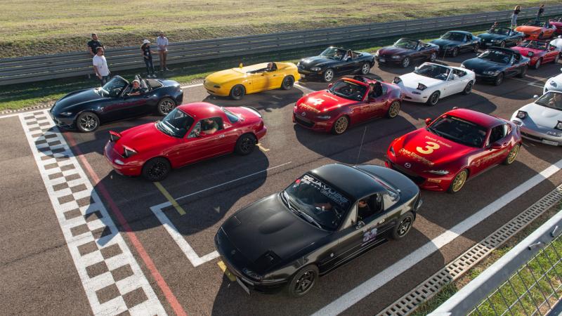 Mazda_MX-5_Guinness_World_Record_