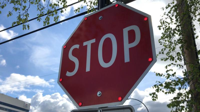 φωτιζόμενη πινακίδα stop με Led