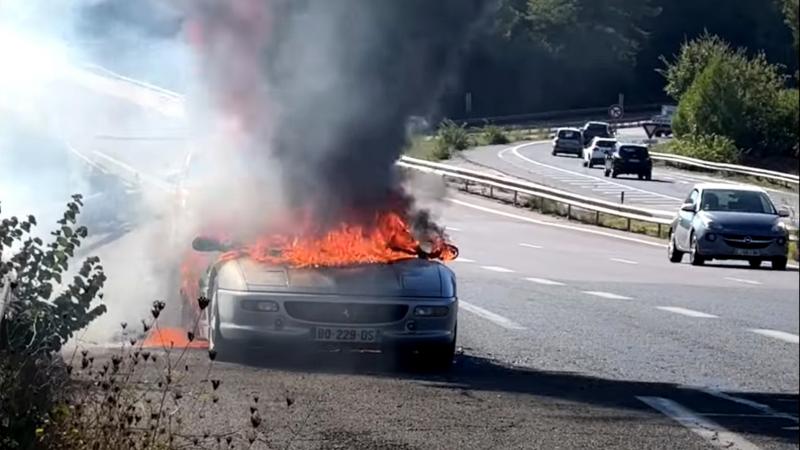 Ferrari F355 έπιασε φωτιά video 2022