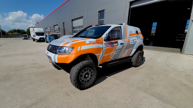 Dacia Duster V8 DKR 1