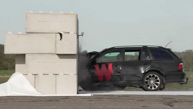 BMW 5 Series Touring 150 km/h crash test