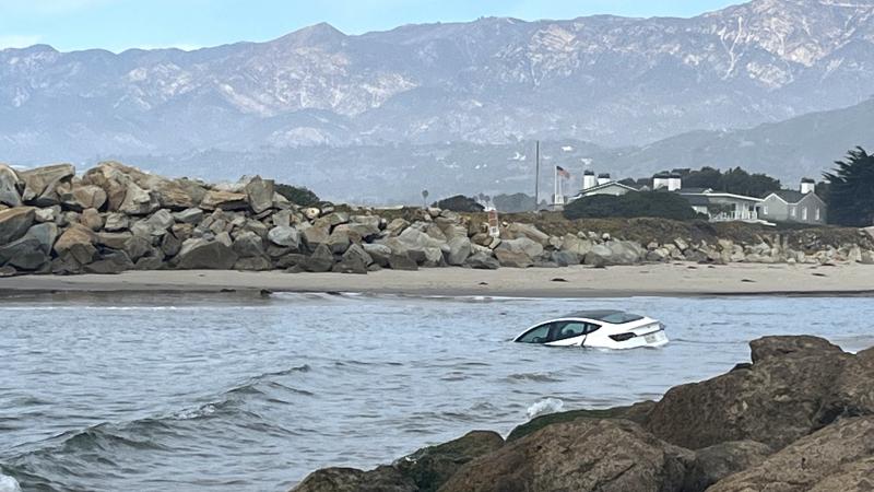 Μυστήριο με το Tesla Model 3 που βρέθηκε στον ωκεανό