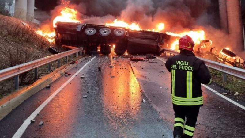autostrada ιταλία ατύχημα με φορτηγό