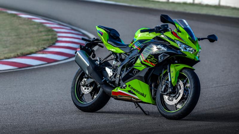 Νέα Kawasaki ZX-4R τετρακύλινδρη μοτοσικλέτα 2023