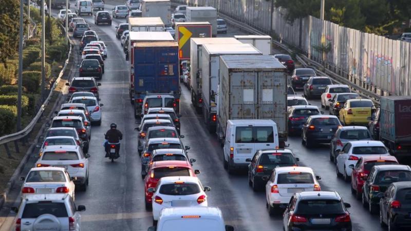 κίνηση στους δρόμους αυτοκίνητα