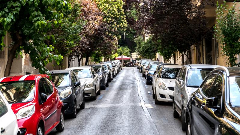 Πόσο μακριά πρέπει να παρκάρω από γωνία ή στάση λεωφορείου; τι λέει ο ΚΟΚ