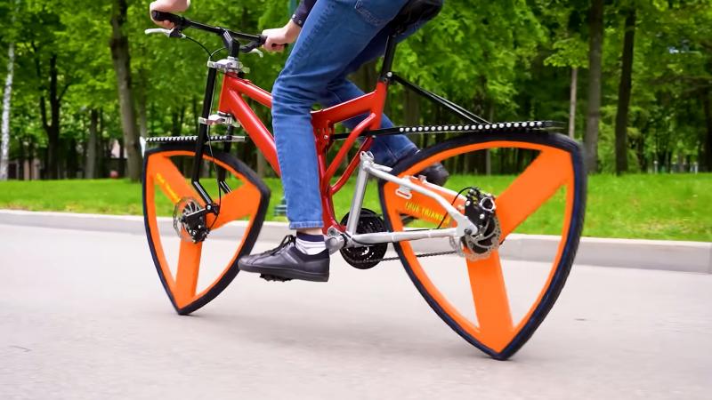 Ποδήλατο με τριγωνικές ρόδες video - 2023