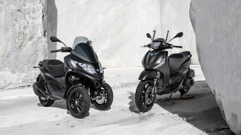 Νέα Piaggio Beverly 300 hpe Deep Black και MP3 300 hpe Deep Black