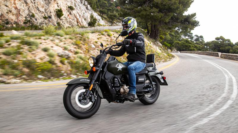 Δοκιμή UM Motorcycles Renegade Commando 125 carandmotor.gr