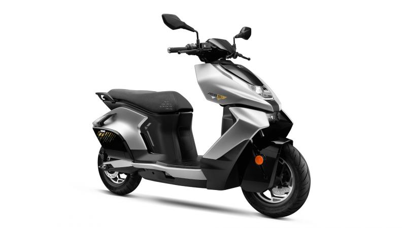 Zeeho ae8+ ηλεκτρικό scooter με προηγμένες τεχνολογίες και αυτονομία έως 140 χλμ.