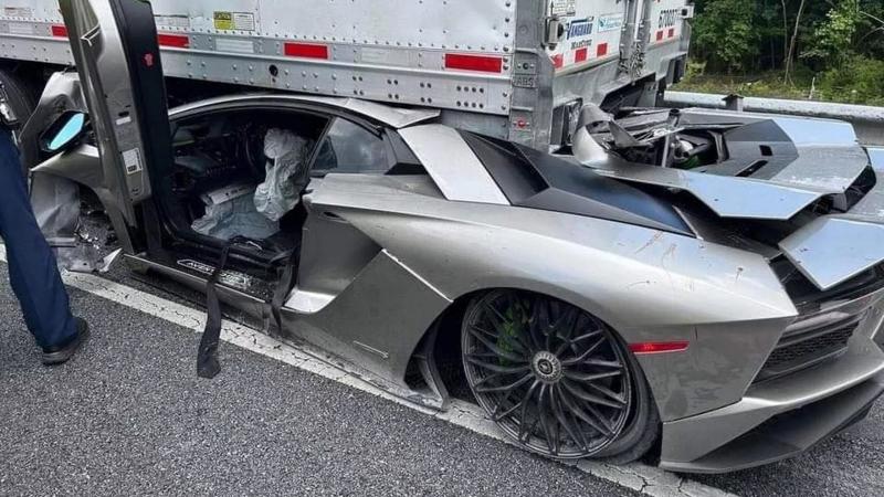 Lamborghini Aventador accident