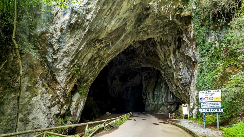 Το πιο τρομακτικό τούνελ στον κόσμο Asturias Ισπανία - La Cuevona