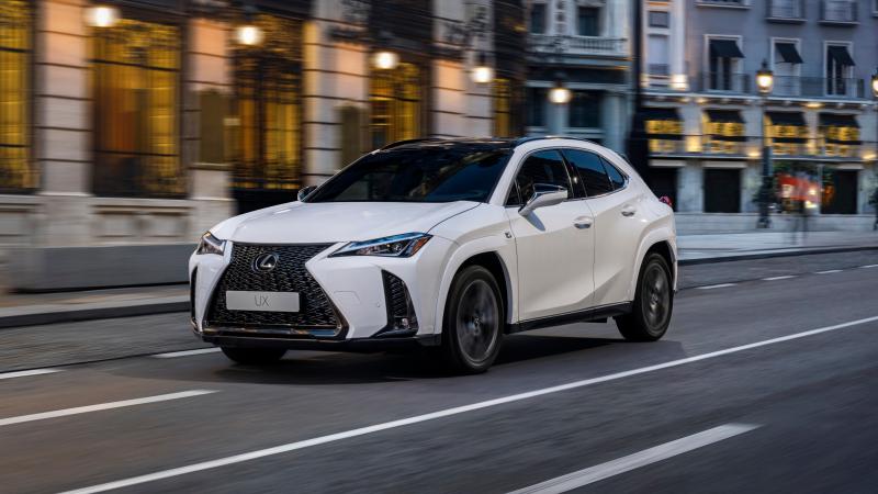 Νέο Lexus UX 300h με νέο υβριδικό σύστημα κίνησης 5ης γενιάς