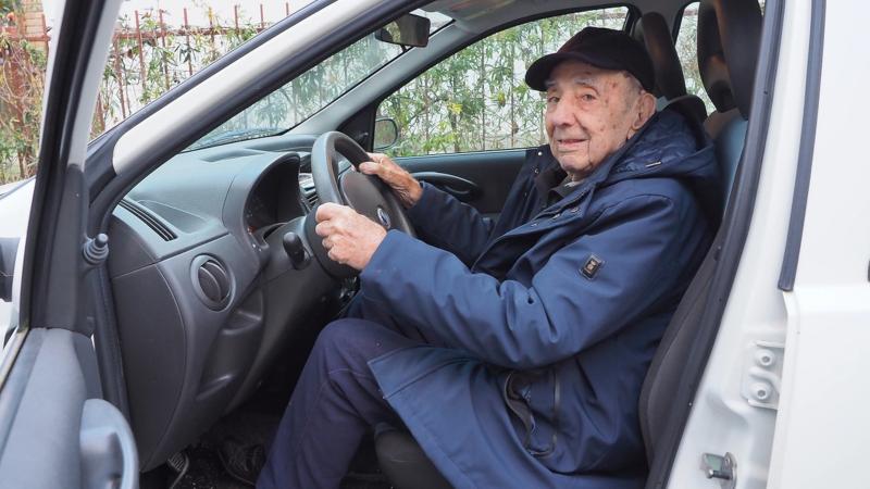 Οδηγός 100 ετών ανανέωσε δίπλωμα οδήγησης 2024 - Πού έγινε