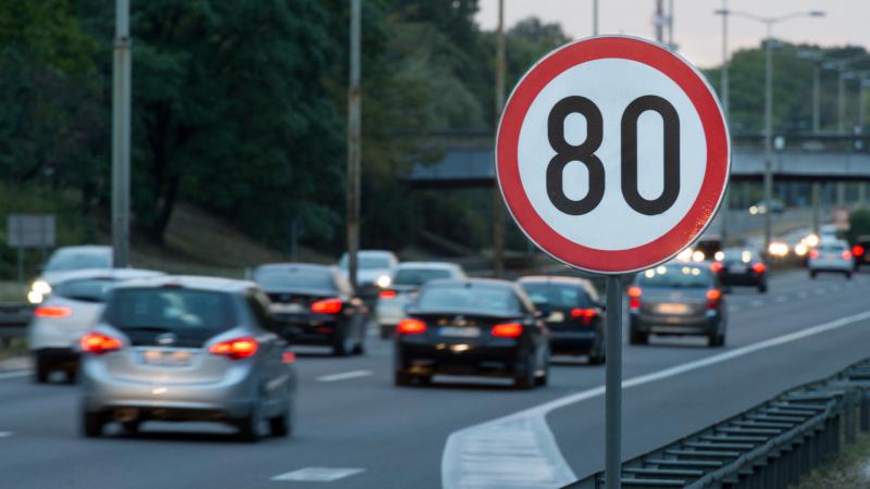 Τέλος τα όρια ταχύτητας στους δρόμους - η πρόταση που προκαλεί αντιδράσεις 2024