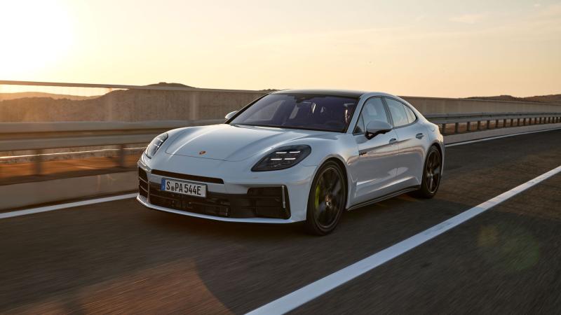 Porsche Panamera E-Hybrid 2024 1