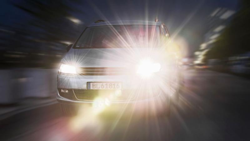 Φώτα αυτοκινήτου -Πότε τρως πρόστιμο, πότε χάνεις το δίπλωμα