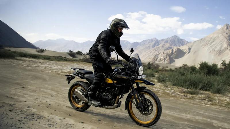 Royal Enfield η μοτοσυκέτα που έγινε ταξιδιωτικό viral 2024