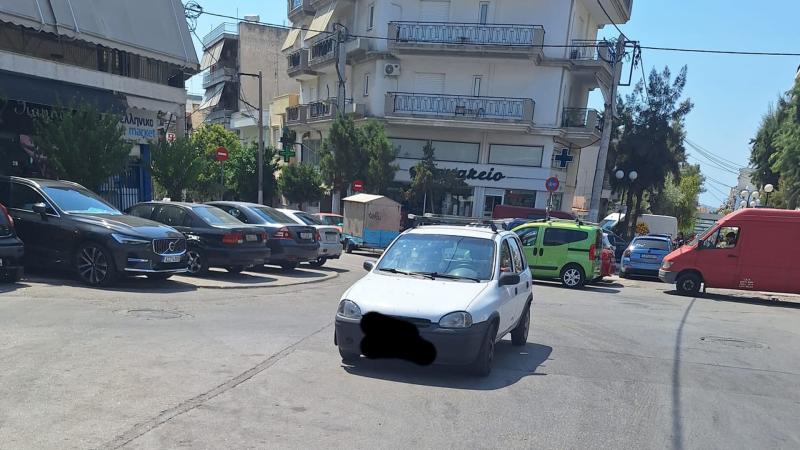 παρκάρισμα στη μέση του δρόμου