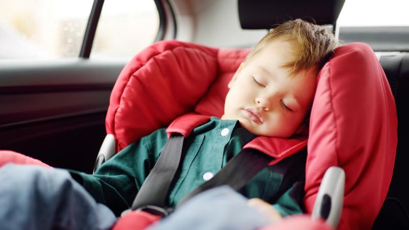baby-inside-car-1