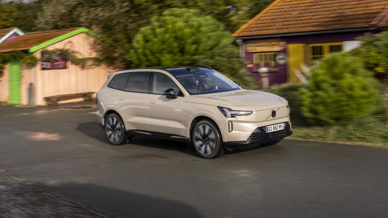 Volvo EX90 1