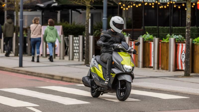 SUZUKI_AVENIS_125
