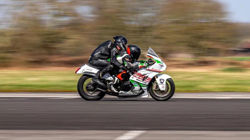 Suzuki-Hayabusa-800ps
