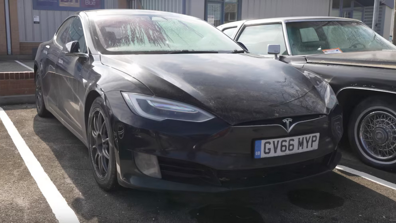 Tesla αφόρτιστο