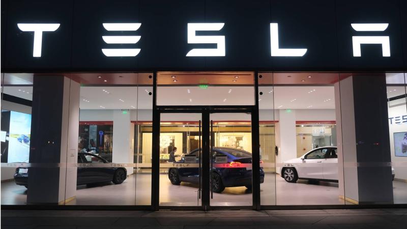 Tesla-employees-china-2