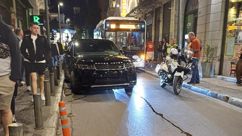 Πολυτελές SUV Αθήνα παρκάρισμα