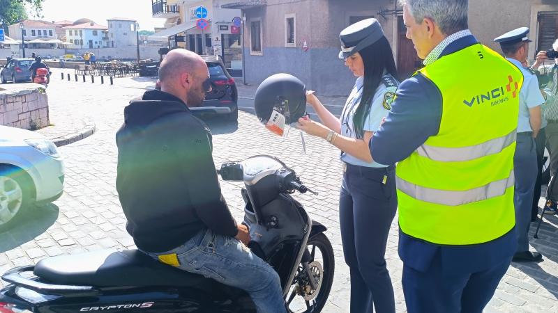 κράνη σε μπλόκο της τροχαίας