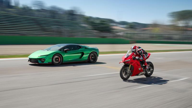 Lamborghini Temerario vs Ducati Panigale V4